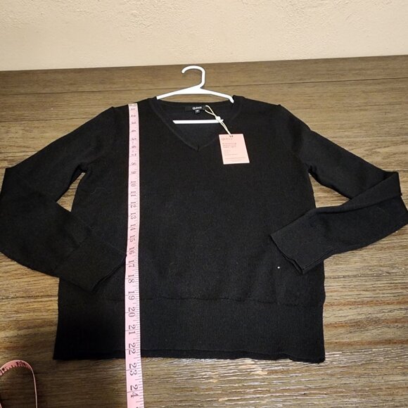 Quince Australian Merino Wool V-Neck Sweater NWT Black Small - Picture 2 of 6